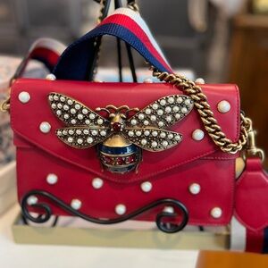 Red Pearl-Studded Shoulder Bag with Jeweled Bee Ornament